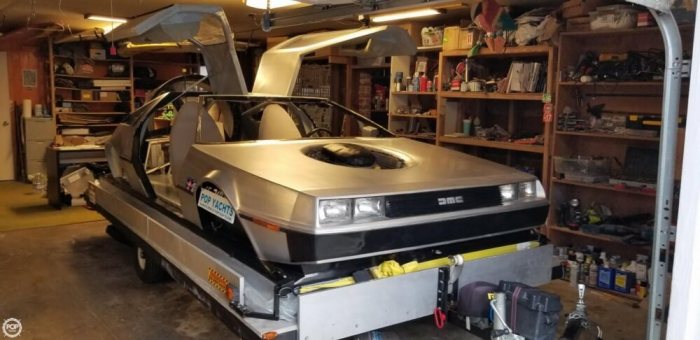 Delorean hovercraft caught in the wild in san francisco