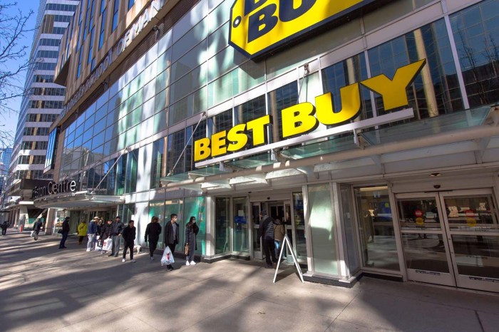 Best buy stores are closing in canada employees were not informed