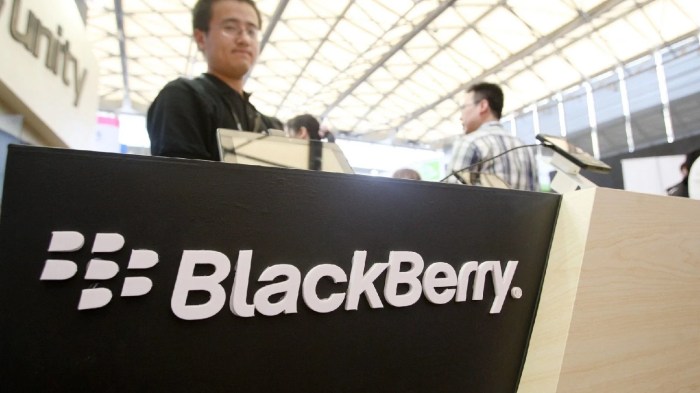 Blackberry files patent for a 180 degree hinge