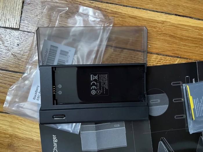 Blackberry batterycharger bundle for the blackberry z10